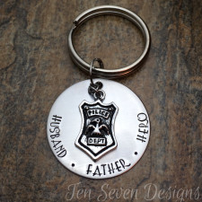 A Hero's Keepsake: The Officer Gift Keychain, Crafted with Love