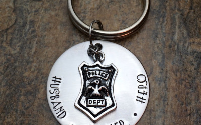 A Hero's Keepsake: The Officer Gift Keychain, Crafted with Love