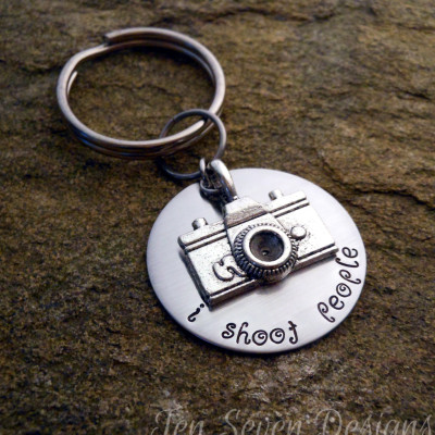 Personalised Photographer Keychain Quote Gift with Camera Charm - Perfect Christmas Gift for Photographers