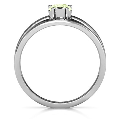 Pear-Shaped Sterling Silver Ring with Eye-Catching Flair