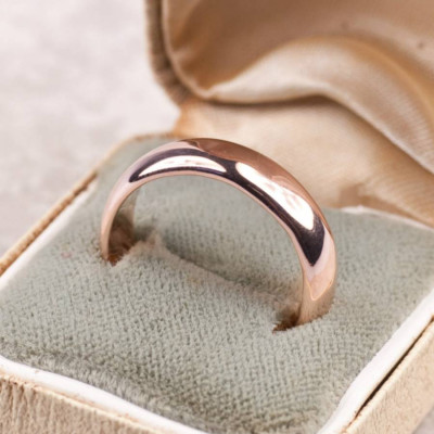 Smooth 18ct Gold Handcrafted Mens Wedding Band"