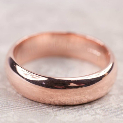 Smooth 18ct Gold Handcrafted Mens Wedding Band"