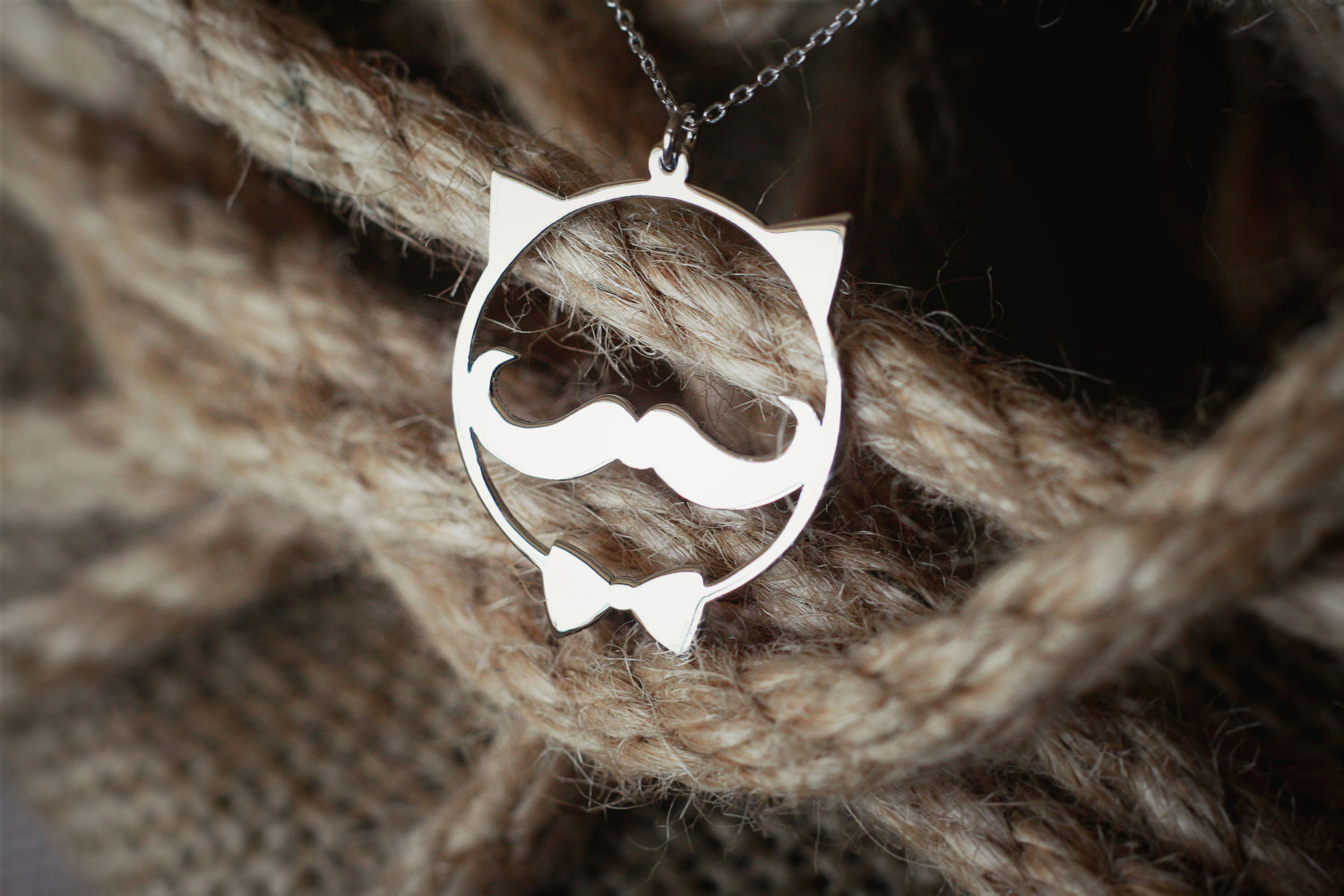 Beautiful Cat Charm Necklace - Silver, Gold or Rose Plated