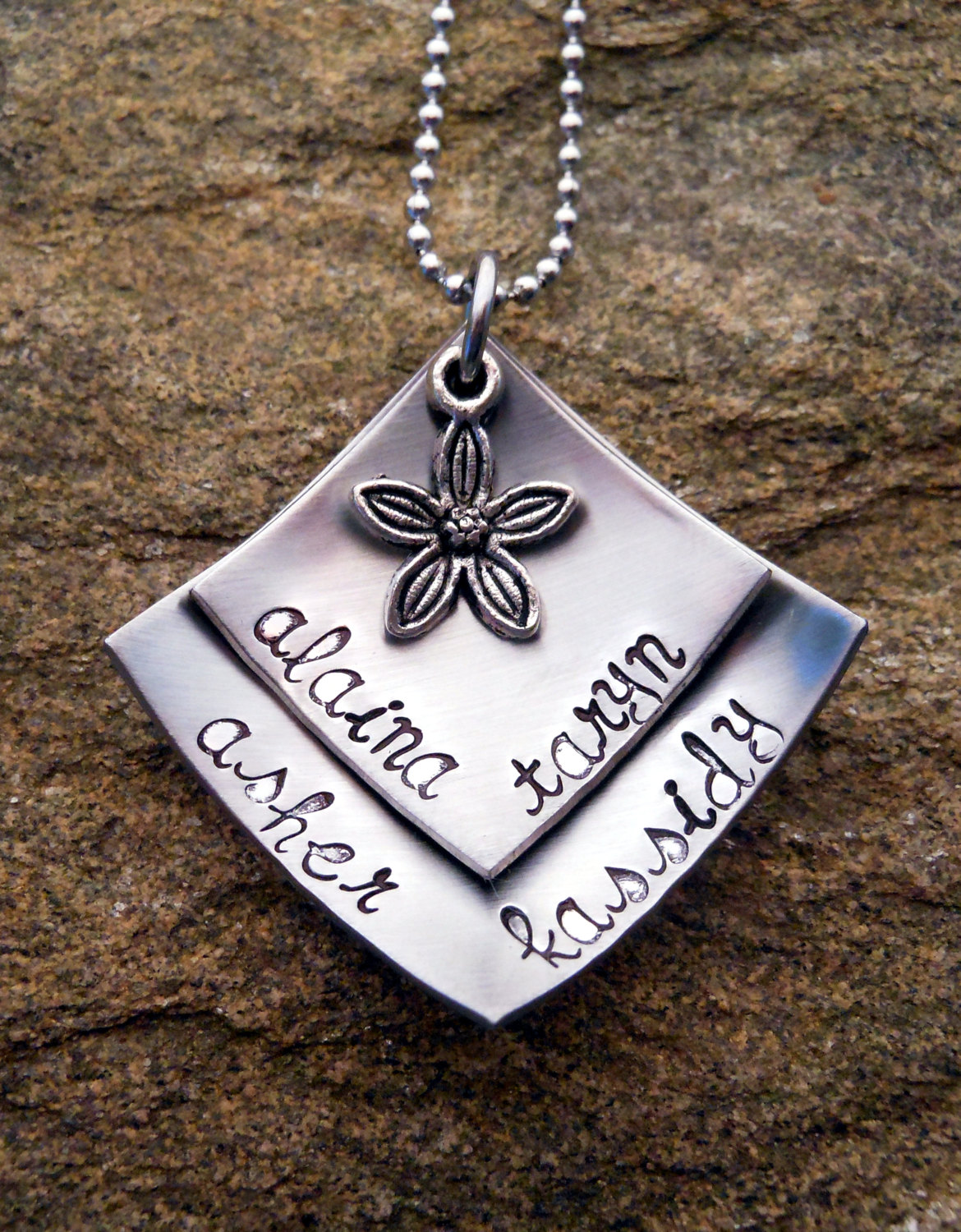 Personalised Mother's Name Necklace - Hand Stamped Custom Christmas Gift for Her - Birthday Gift Ideas for Mum - Pendant with Flower Charm